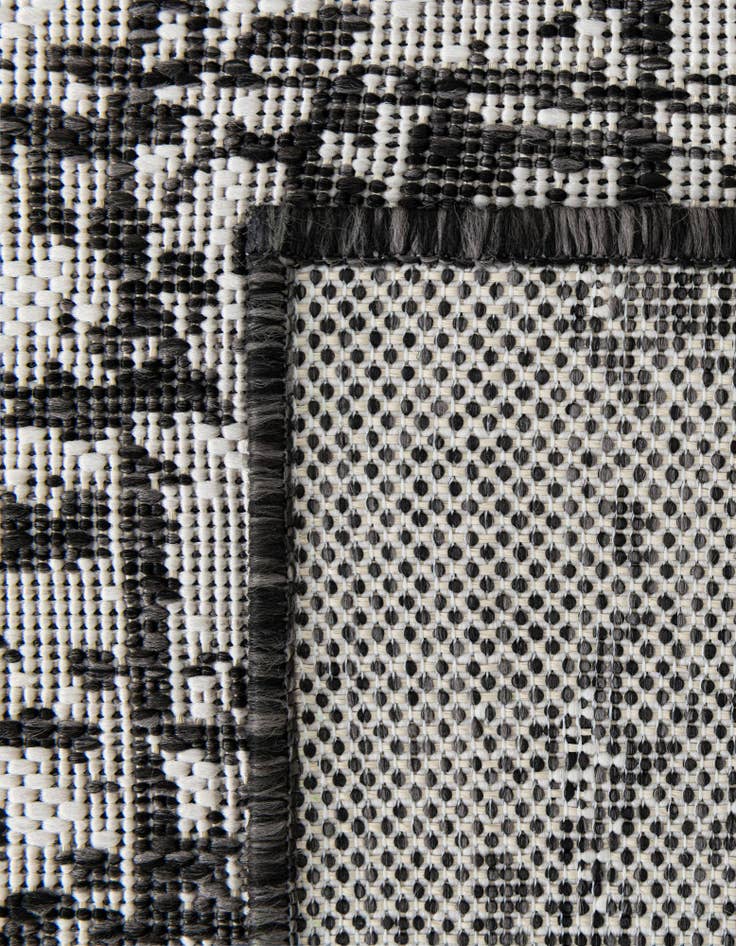 Detail image of  4' x 6'  Washable Modern Indoor / Outdoor Rug