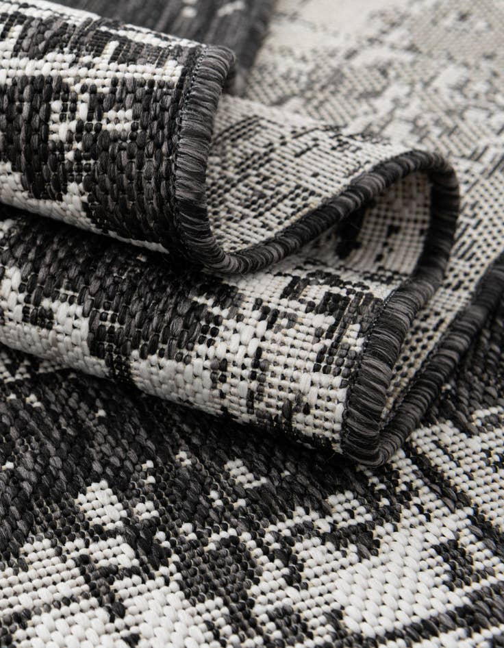 Detail image of  4' x 6'  Washable Modern Indoor / Outdoor Rug