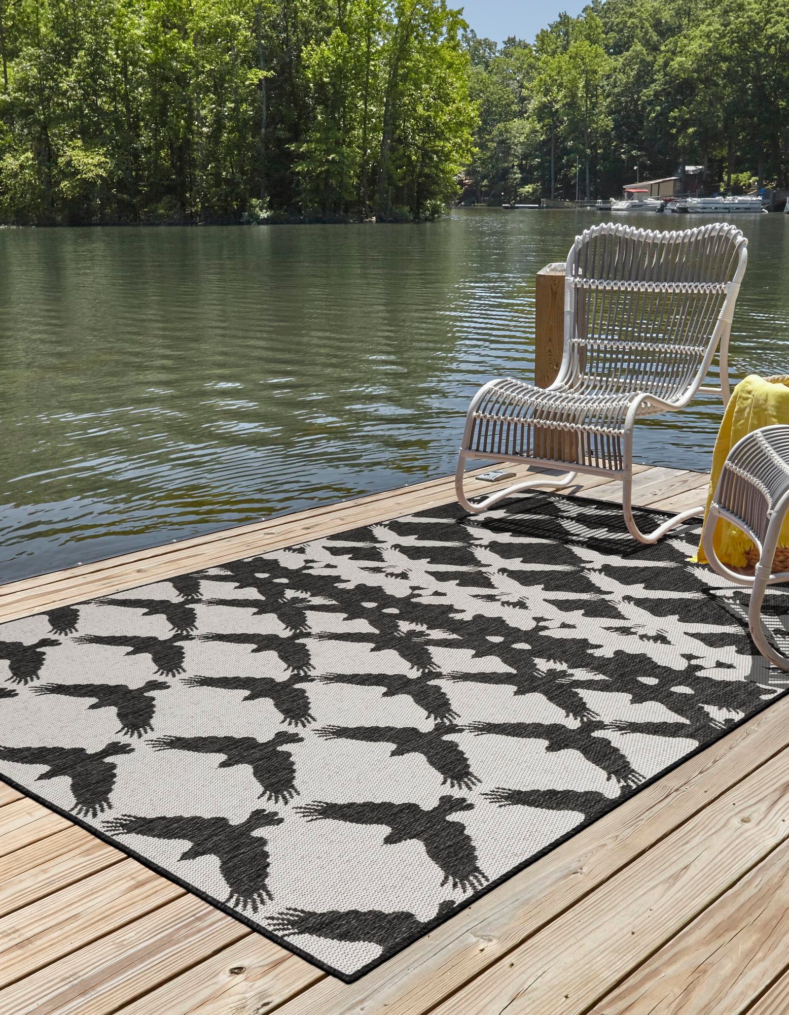 Black and White 4' x 6' Modern Indoor / Outdoor Rug | Rugs.com