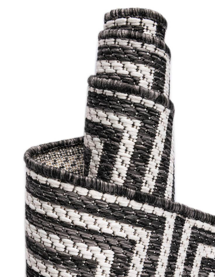 Detail image of  5' 3 x 8'  Washable Modern Indoor / Outdoor Rug