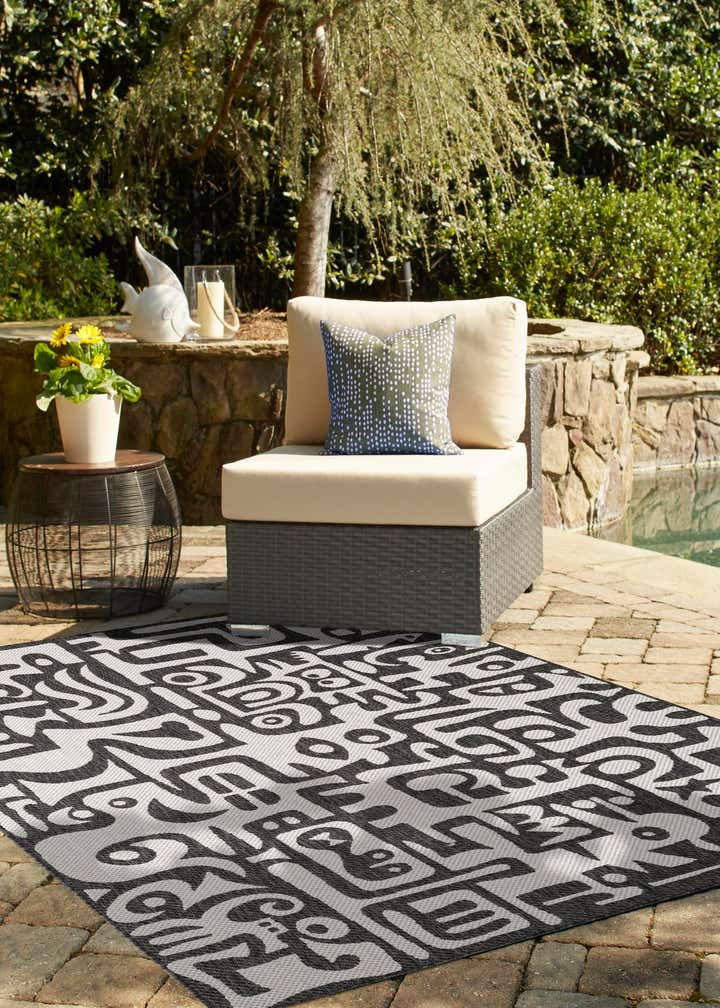 Black and White 10' x 14' Modern Indoor / Outdoor Rug | Rugs.com