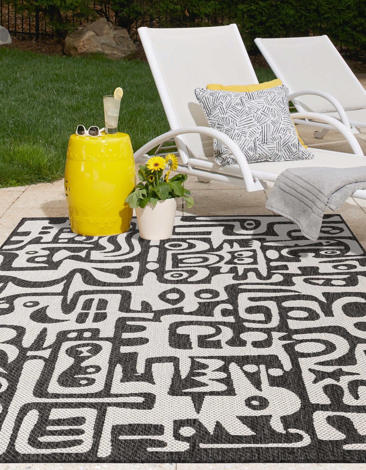 Black and White 9' x 12' Modern Indoor / Outdoor Rug | Rugs.com