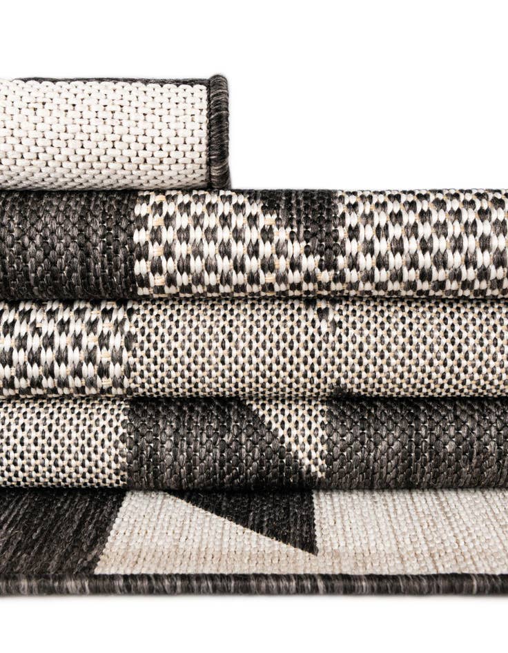 Detail image of  5' 3 x 7'  Washable Modern Indoor / Outdoor Rug