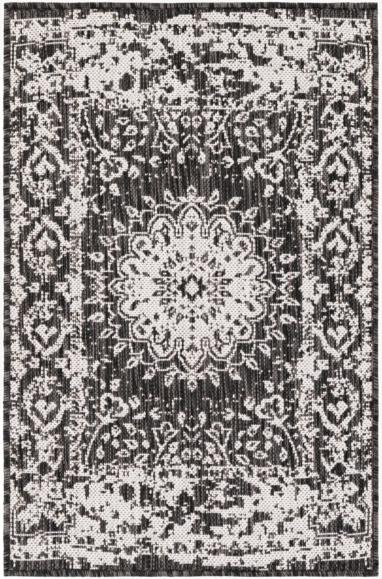  2' x 3'  Washable Traditional Indoor / Outdoor Rug