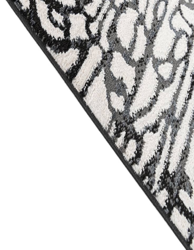 Detail image of  5' 2 x 7' 4 Savannah Rug