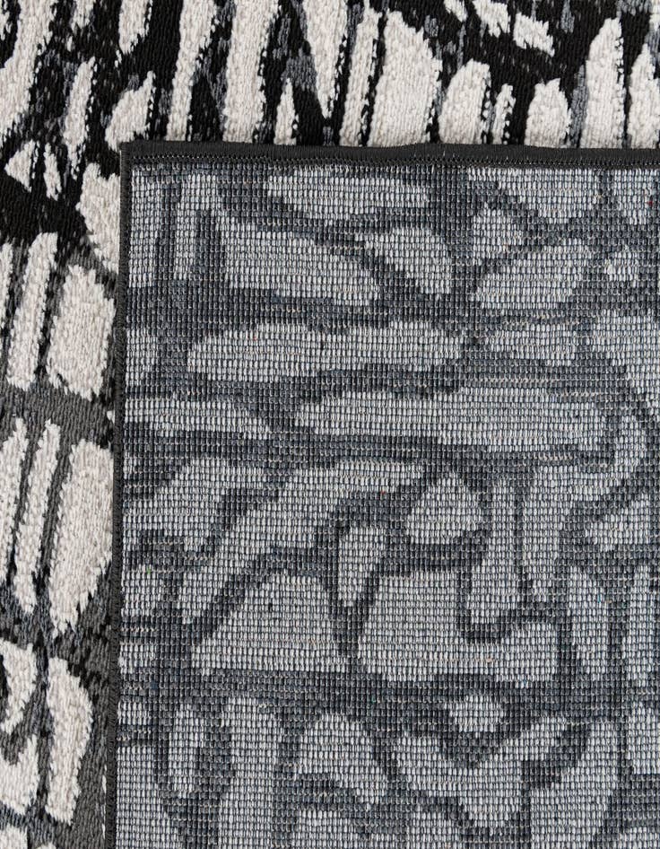 Detail image of  5' 2 x 7' 4 Savannah Rug