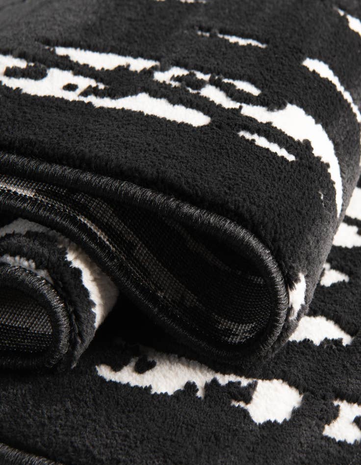 Detail image of  5' 3 x 8' Vince Camuto Rug