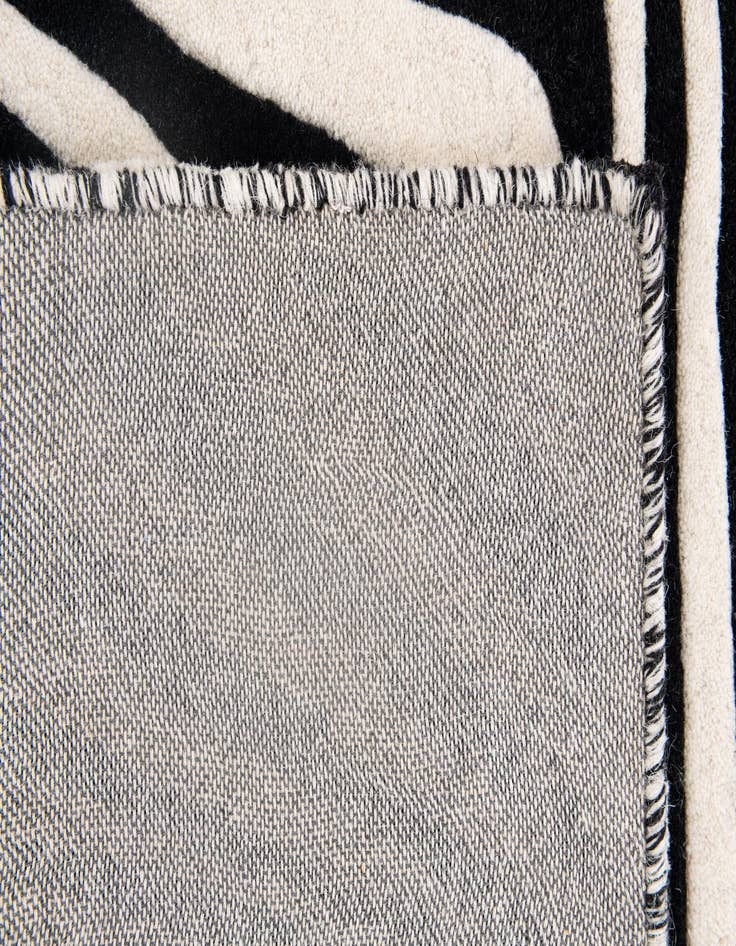Detail image of 4' x 5' 10 Vortex Wool Rug
