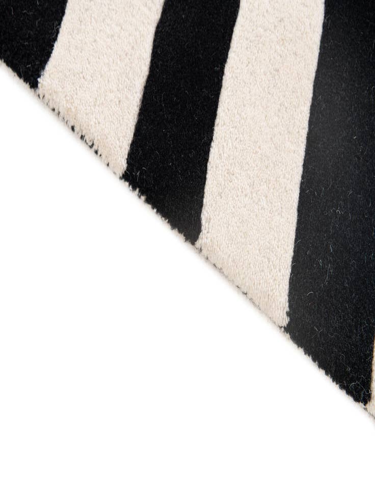 Detail image of  4' x 5' 10 Vortex Wool Rug