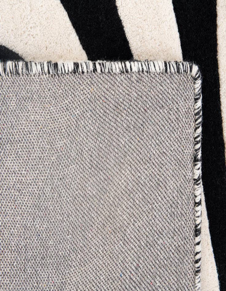 Detail image of  4' x 5' 10 Vortex Wool Rug