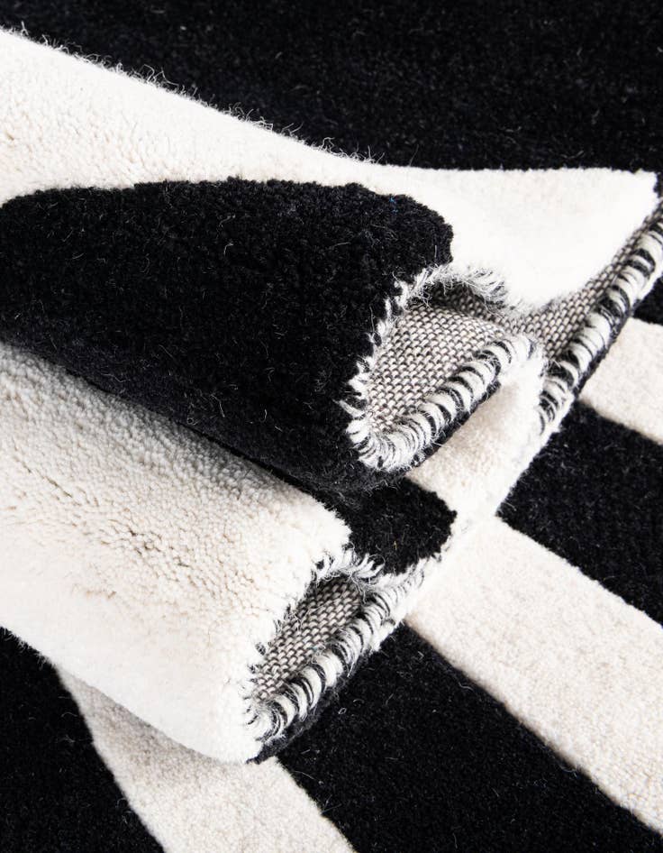 Detail image of  4' 1 x 6' 1 Vortex Wool Rug