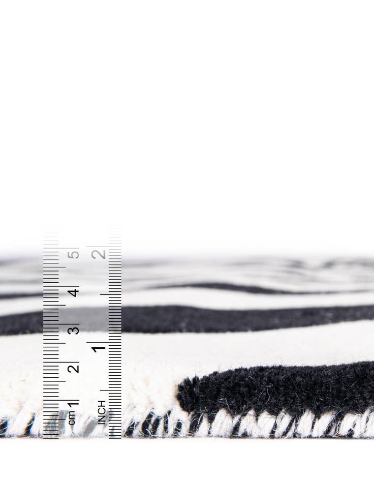 Detail image of  4' 1 x 6' 1 Vortex Wool Rug