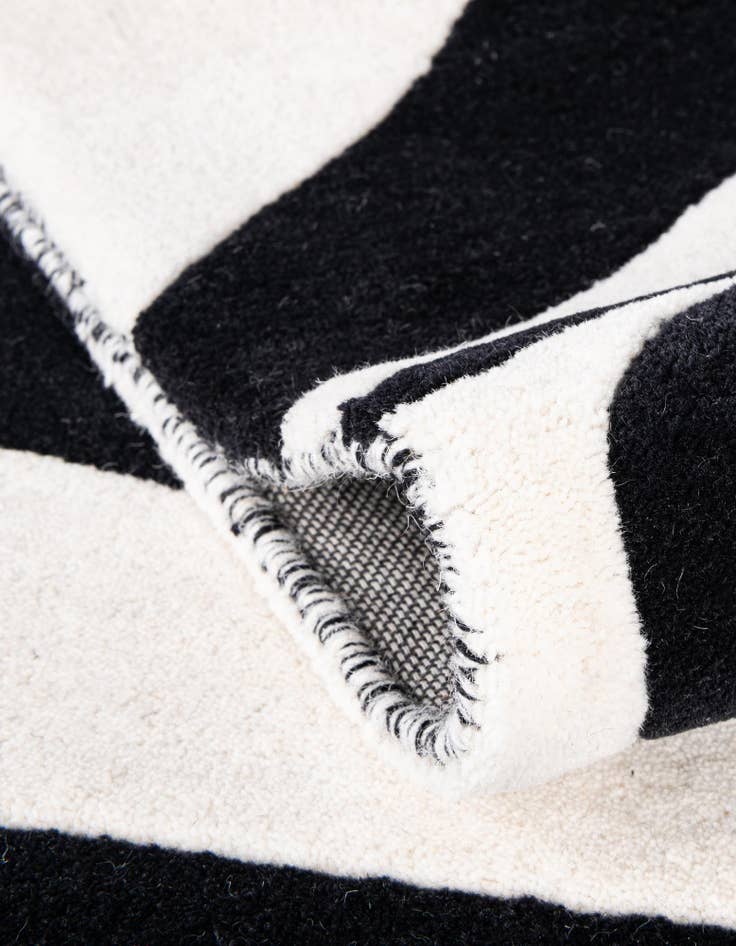 Detail image of  4' 1 x 6' 1 Vortex Wool Rug