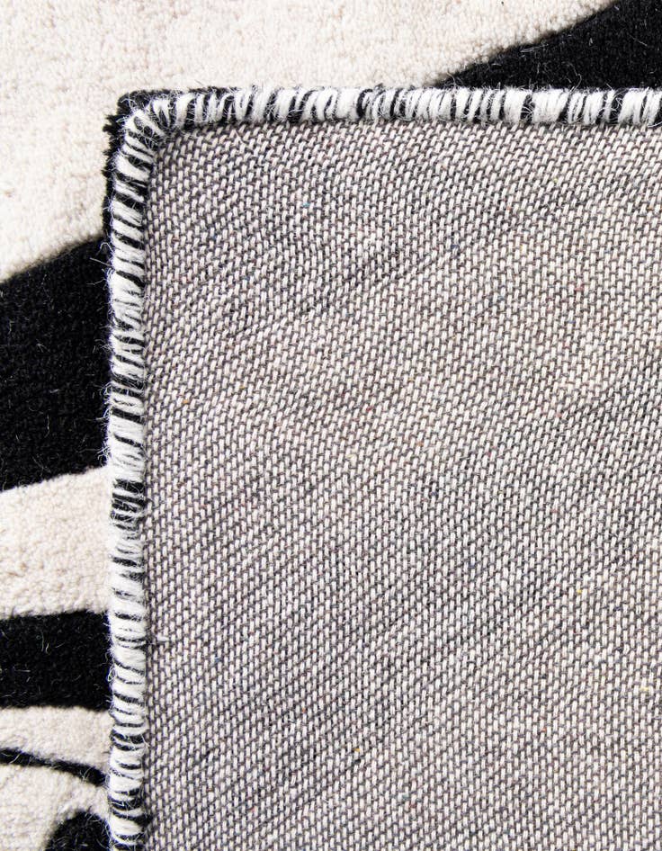 Detail image of  4' 1 x 6' 1 Vortex Wool Rug