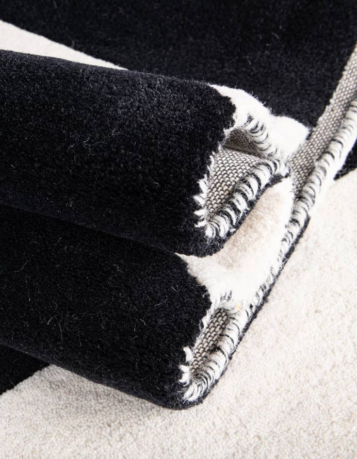 Detail image of  4' 1 x 6' 1 Vortex Wool Rug