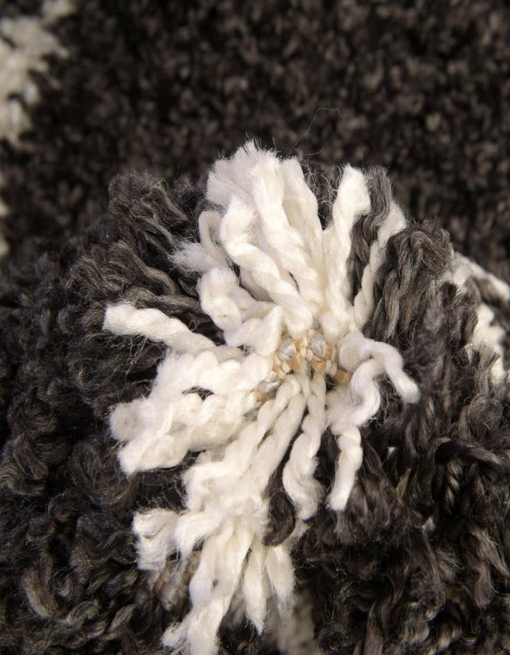 Detail image of  3' 3 x 3' 3 Athena Shag Round Rug