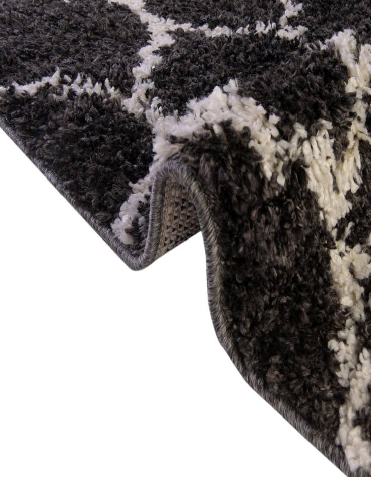 Detail image of  3' 3 x 3' 3 Athena Shag Round Rug