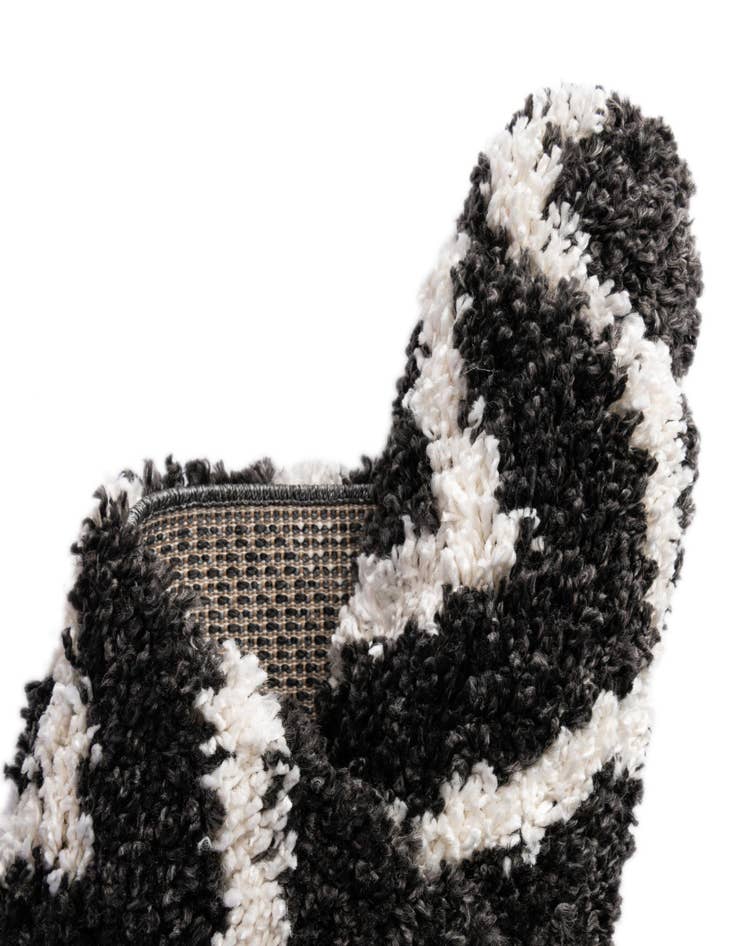 Detail image of  3' 3 x 3' 3 Athena Shag Round Rug