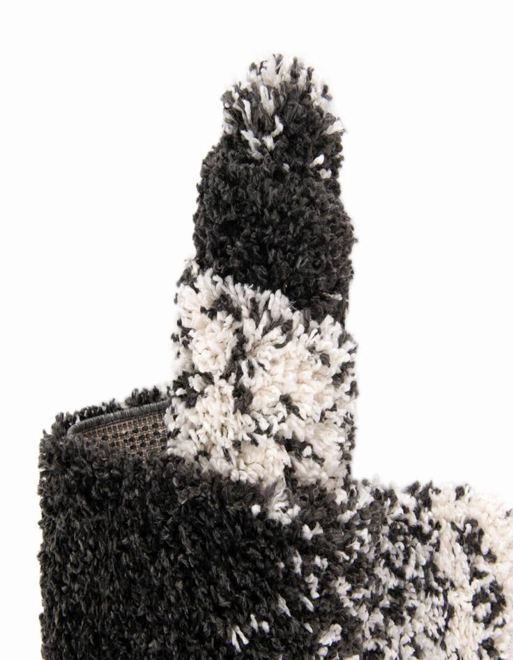 Detail image of  3' 3 x 3' 3 Athena Shag Round Rug