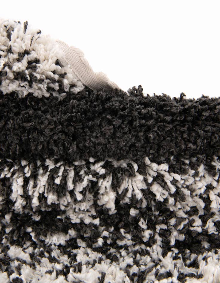 Detail image of  3' 3 x 3' 3 Athena Shag Round Rug