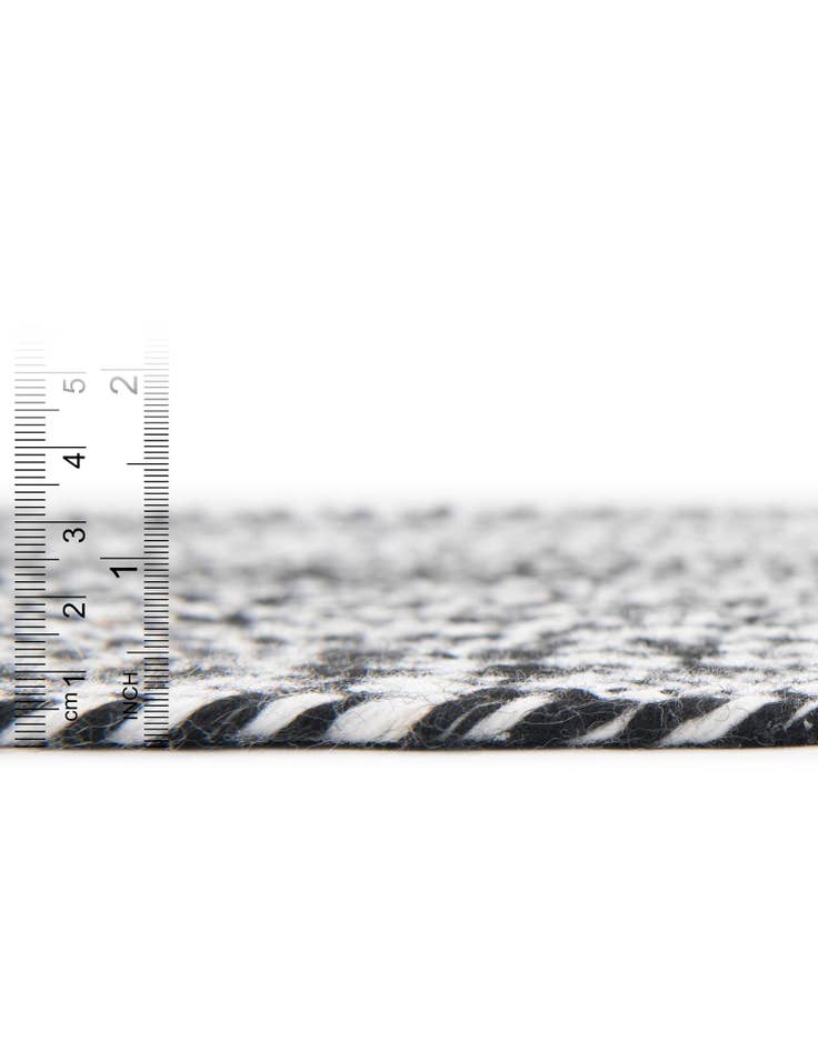 Detail image of  7' 10 x 7' 10  Hand Woven Eco Verse   Washable Indoor / Outdoor Round Rug