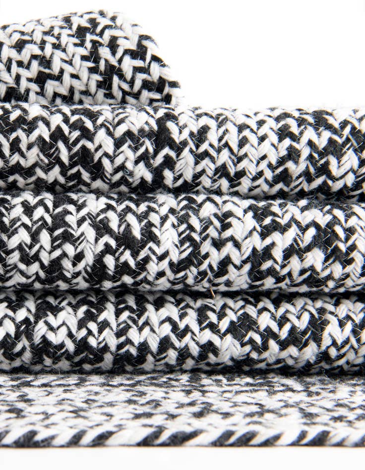 Detail image of  7' 10 x 7' 10  Hand Woven Eco Verse   Washable Indoor / Outdoor Round Rug