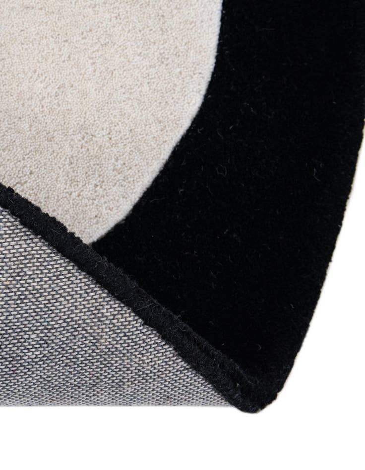 Detail image of  5' 1 x 5' 1 Hand Tufted Wool Round Rug