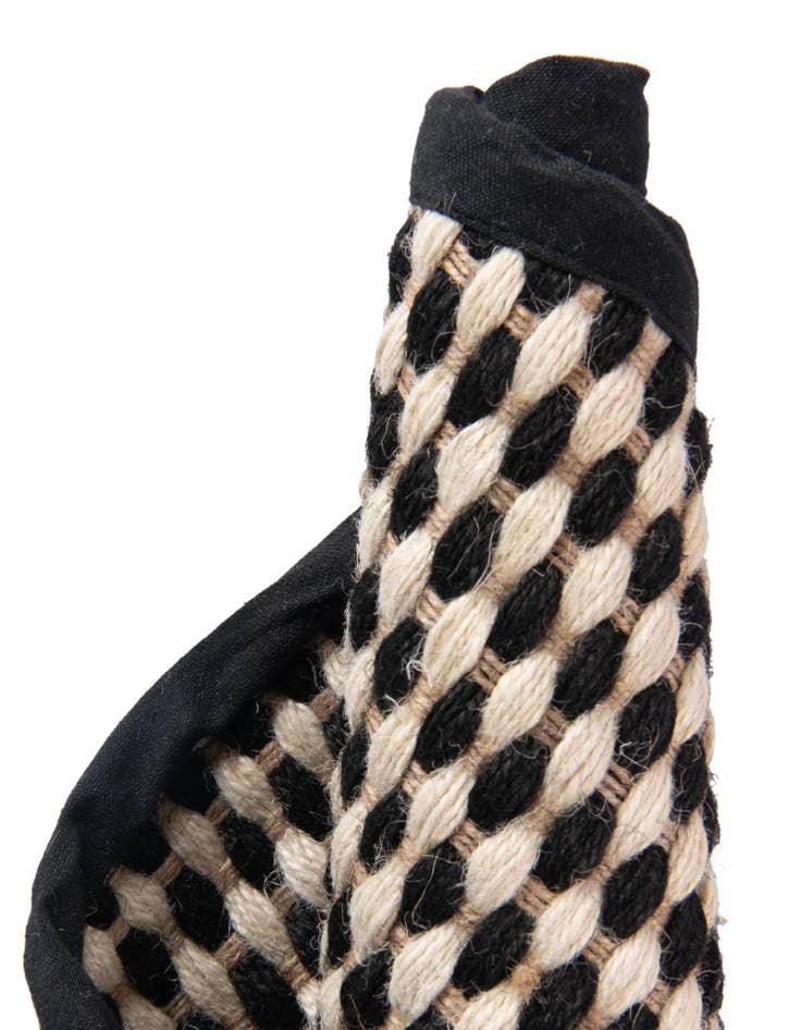 Detail image of  3' 1 x 3' 1  Hand Woven Laurel Handwoven Jute Round Rug