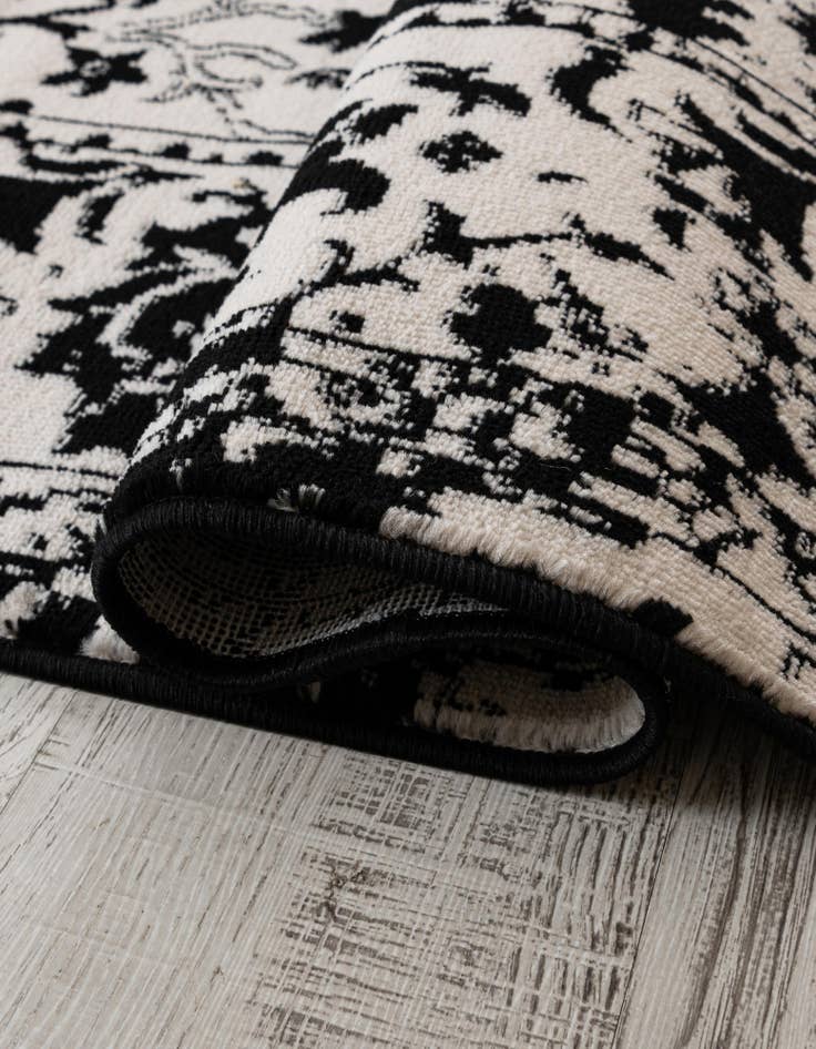 Detail image of  7' x 7' Oregon Round Rug