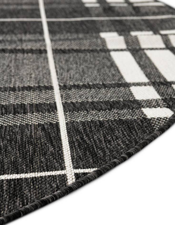 Detail image of  7' 10 x 7' 10  Washable Checkered Indoor / Outdoor Round Rug