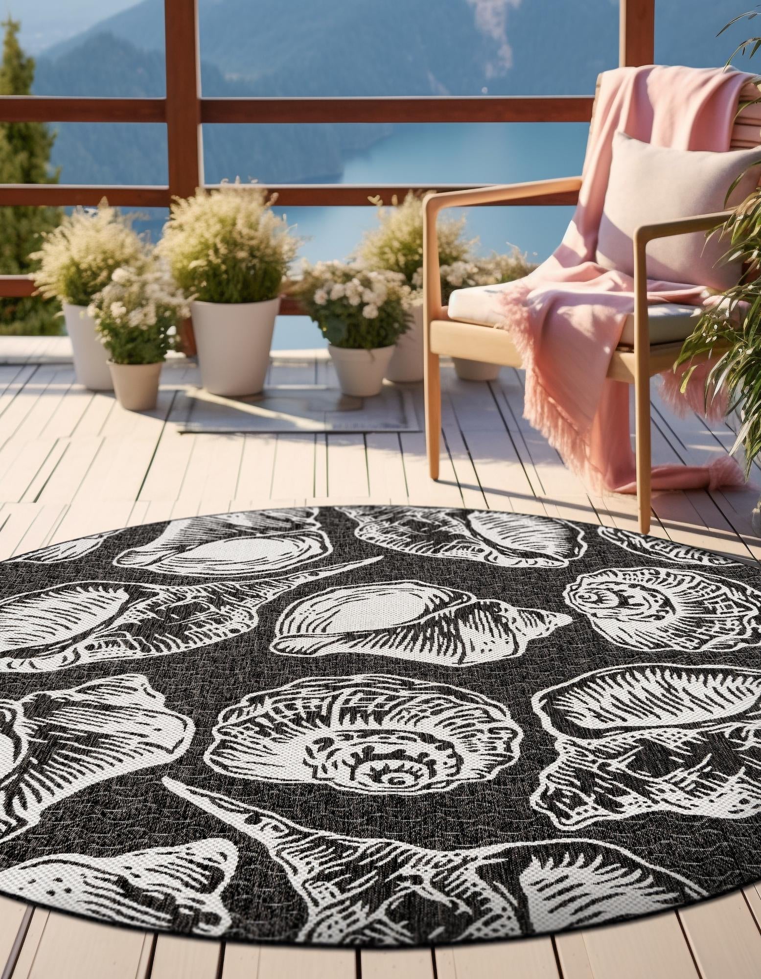 Black and White 12' x 12' Coastal Indoor / Outdoor Round Rug | Rugs.com