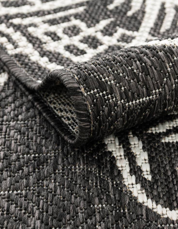 Detail image of  12' x 12'  Washable Coastal Indoor / Outdoor Round Rug