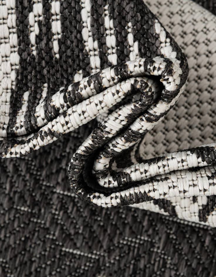 Detail image of  12' x 12'  Washable Coastal Indoor / Outdoor Round Rug