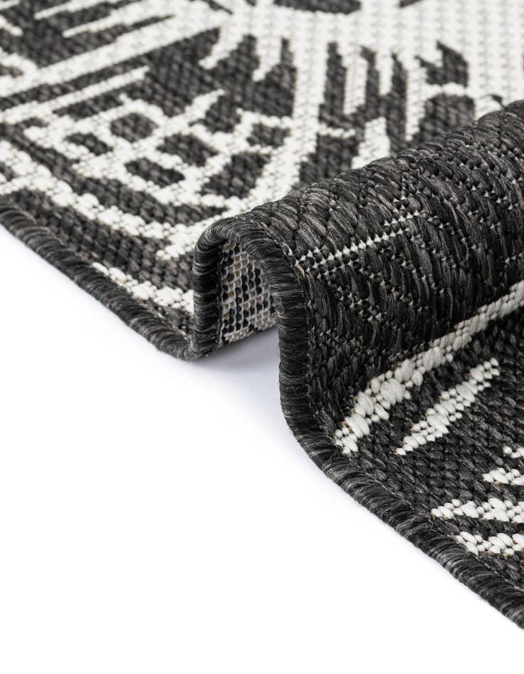 Detail image of  12' x 12'  Washable Coastal Indoor / Outdoor Round Rug