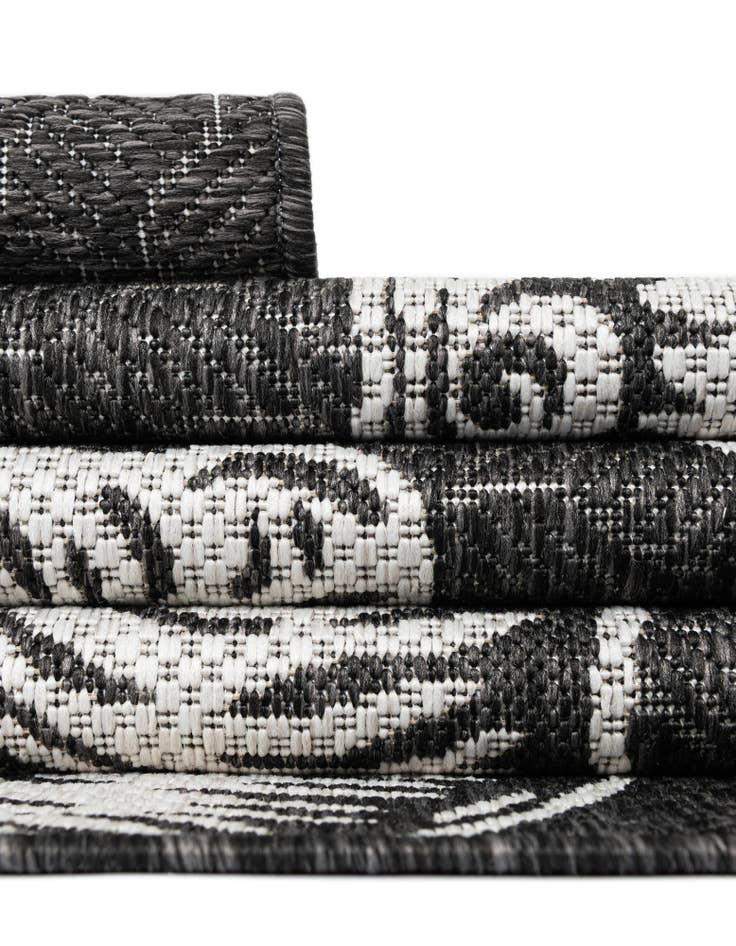 Detail image of  12' x 12'  Washable Coastal Indoor / Outdoor Round Rug