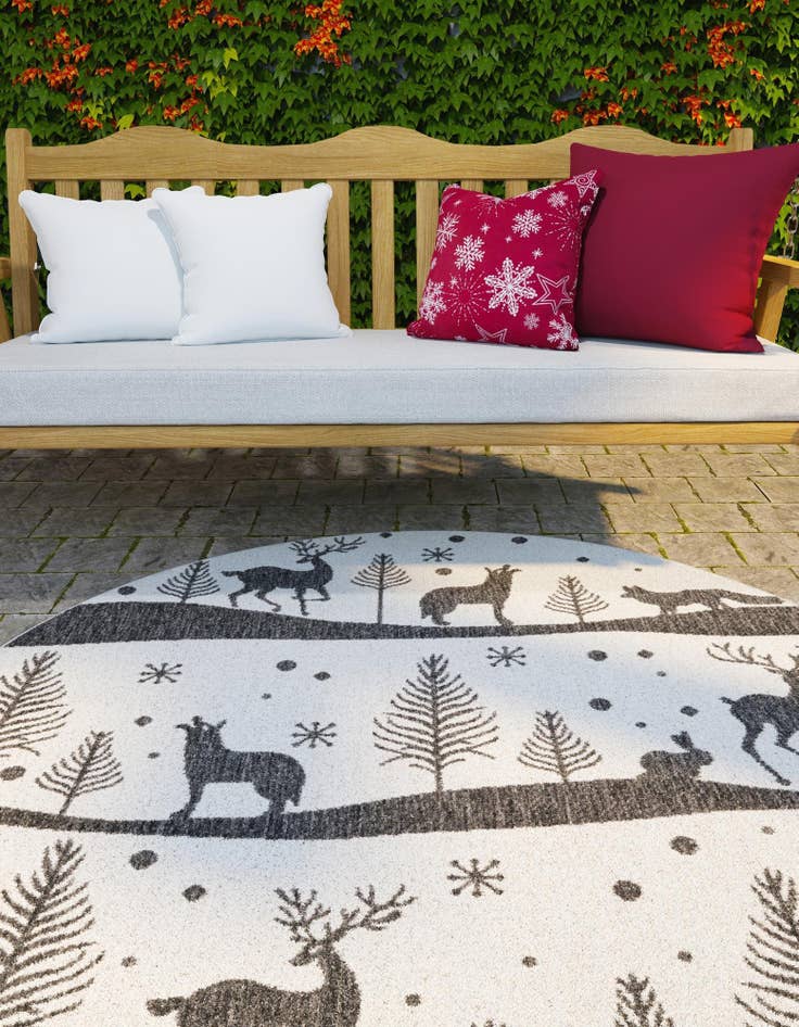 Detail image of  3' x 3'  Washable Holiday Indoor / Outdoor Round Rug