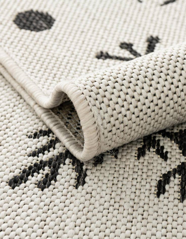 Detail image of  3' x 3'  Washable Holiday Indoor / Outdoor Round Rug