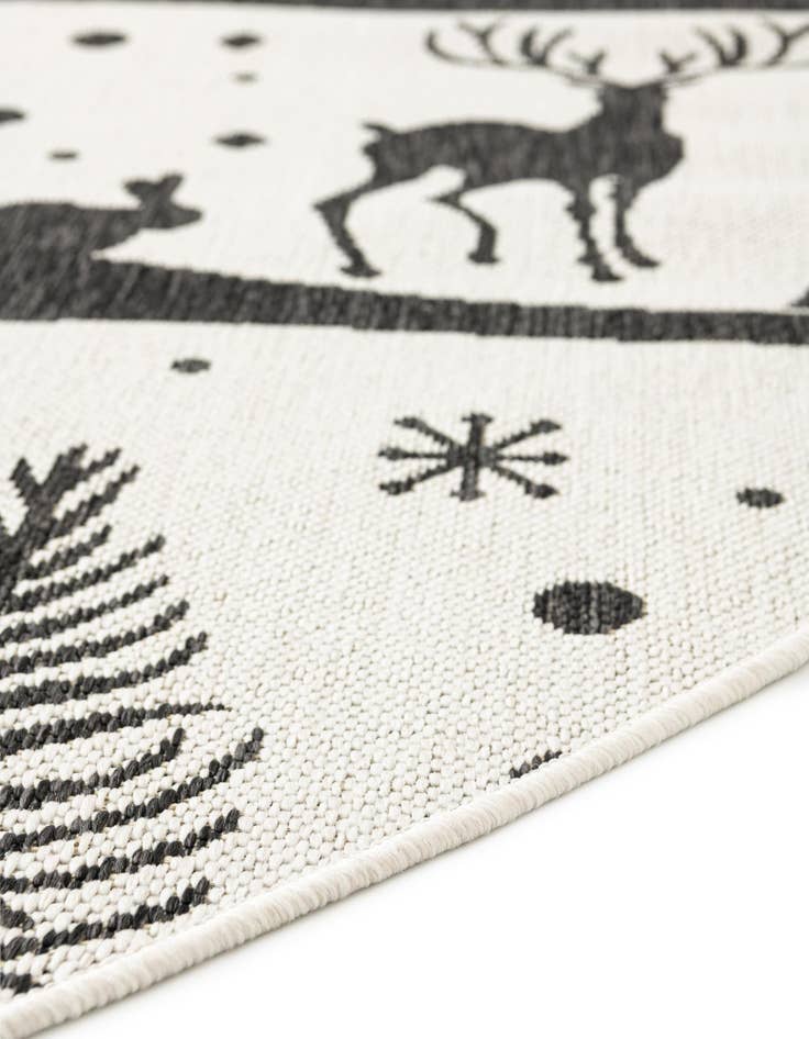 Detail image of  3' x 3'  Washable Holiday Indoor / Outdoor Round Rug