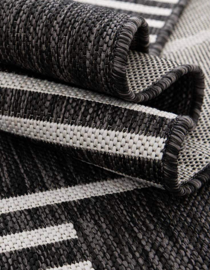 Detail image of  10' x 10'  Washable Modern Indoor / Outdoor Round Rug