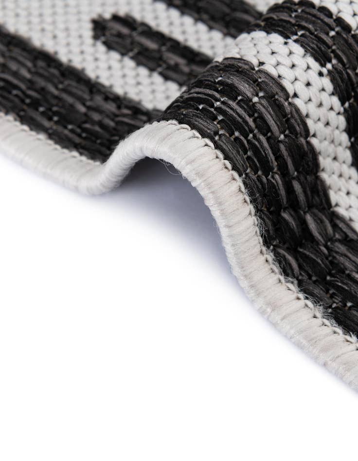 Detail image of  4' x 4'  Washable Modern Indoor / Outdoor Round Rug