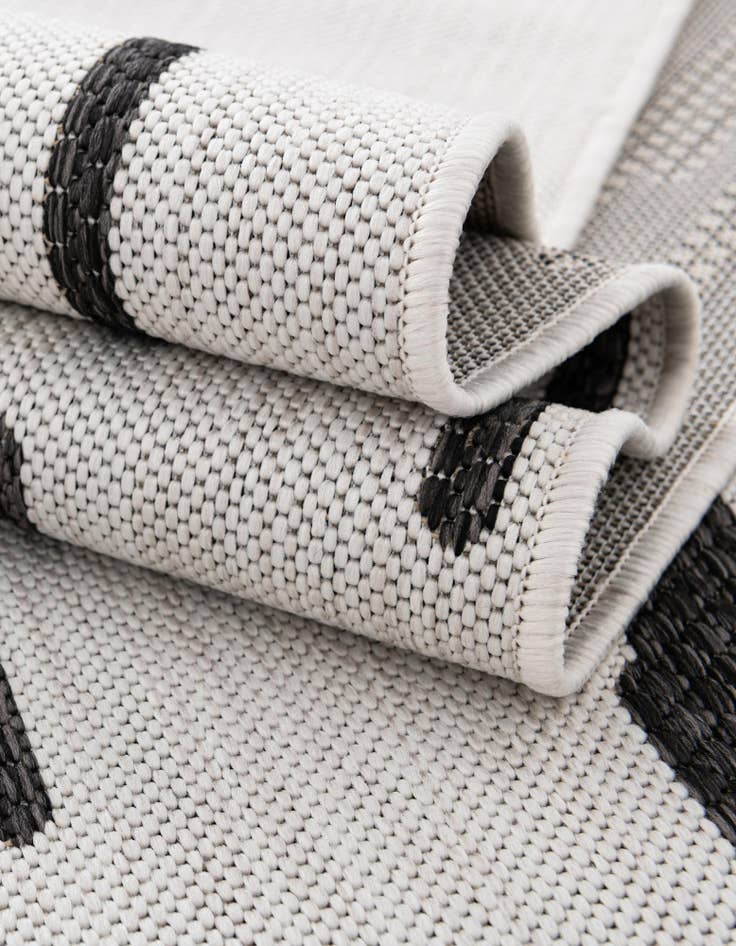 Detail image of  4' x 4'  Washable Modern Indoor / Outdoor Round Rug