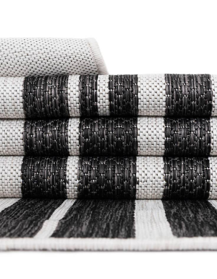 Detail image of  4' x 4'  Washable Modern Indoor / Outdoor Round Rug