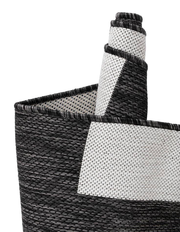 Detail image of  13' x 13'  Washable Modern Indoor / Outdoor Round Rug