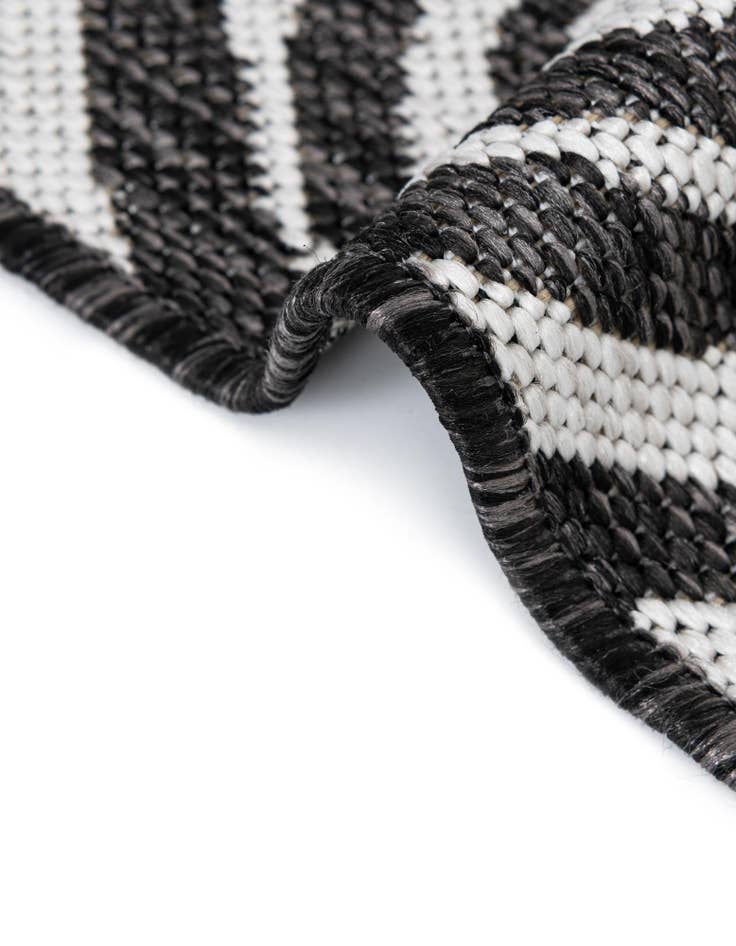 Detail image of  6' x 6'  Washable Modern Indoor / Outdoor Round Rug