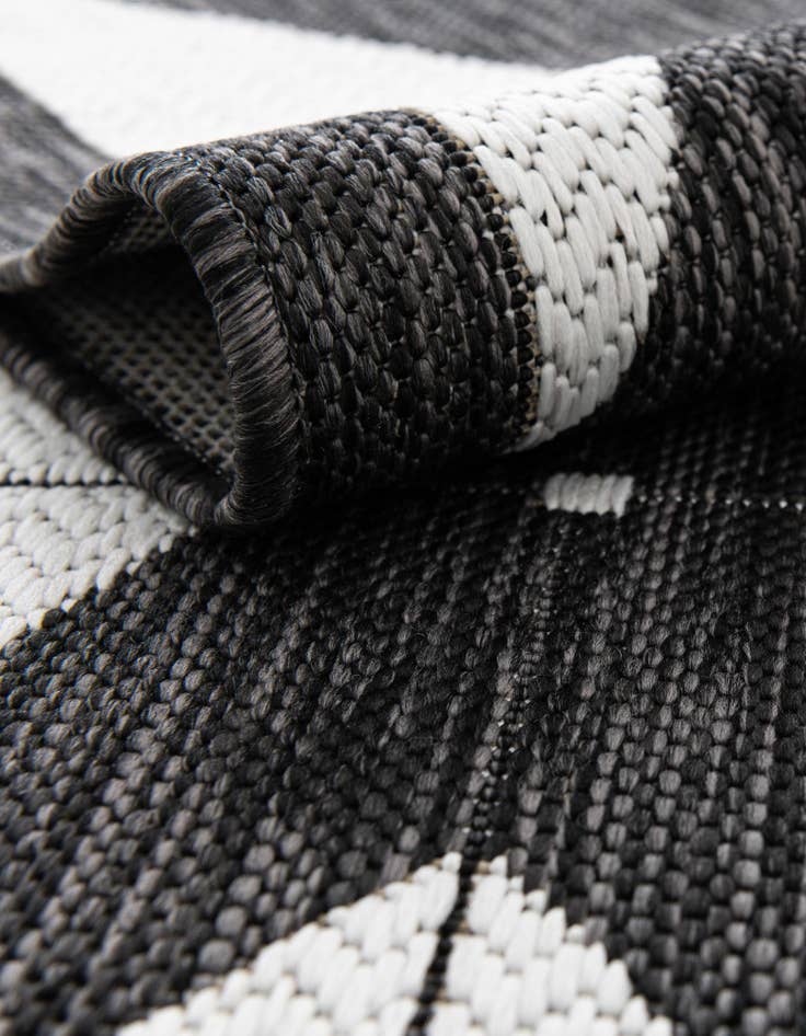 Detail image of  13' x 13'  Washable Modern Indoor / Outdoor Round Rug