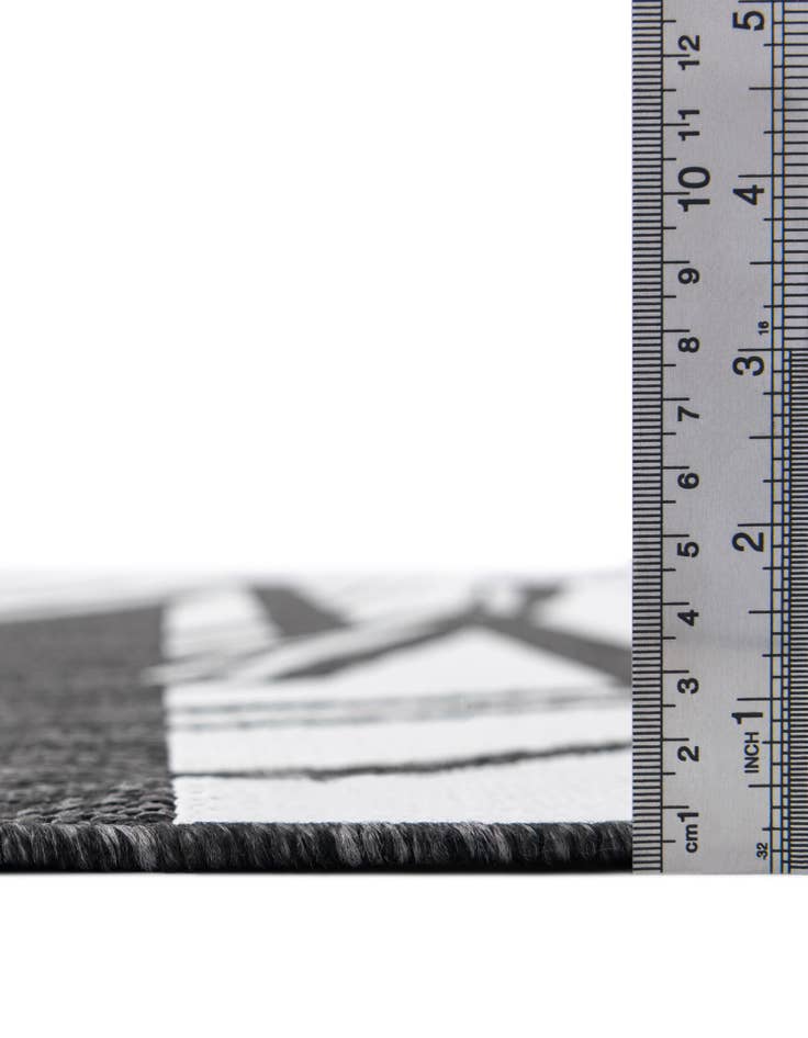 Detail image of  13' x 13'  Washable Modern Indoor / Outdoor Round Rug