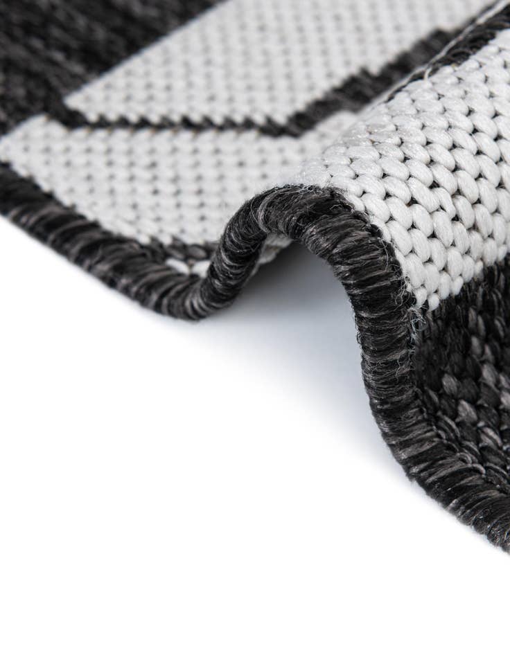 Detail image of  13' x 13'  Washable Modern Indoor / Outdoor Round Rug