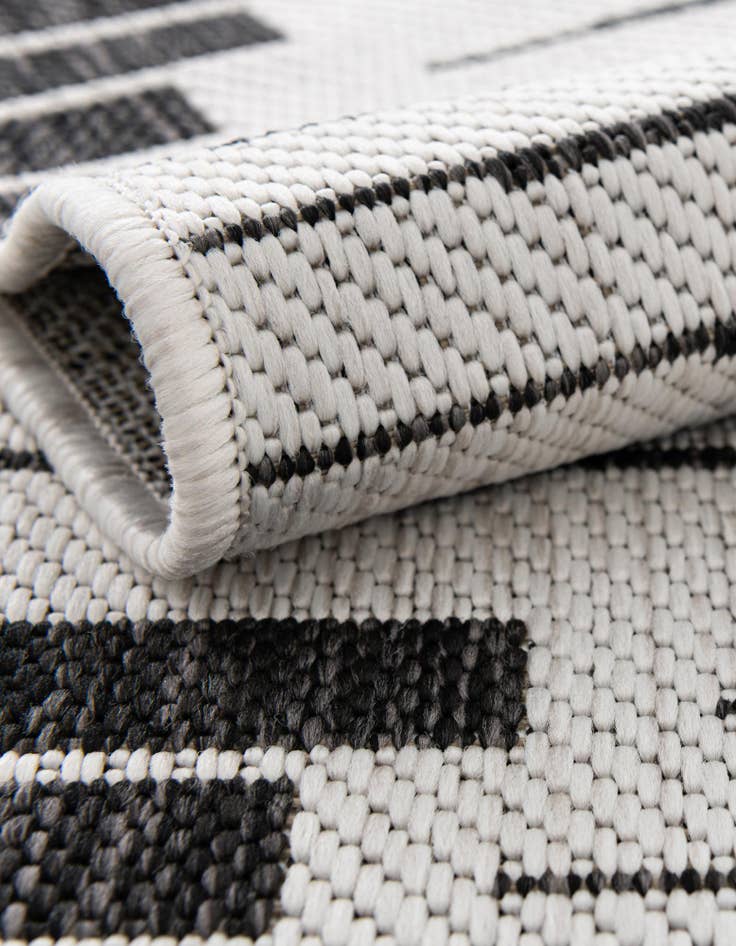 Detail image of  13' x 13'  Washable Modern Indoor / Outdoor Round Rug