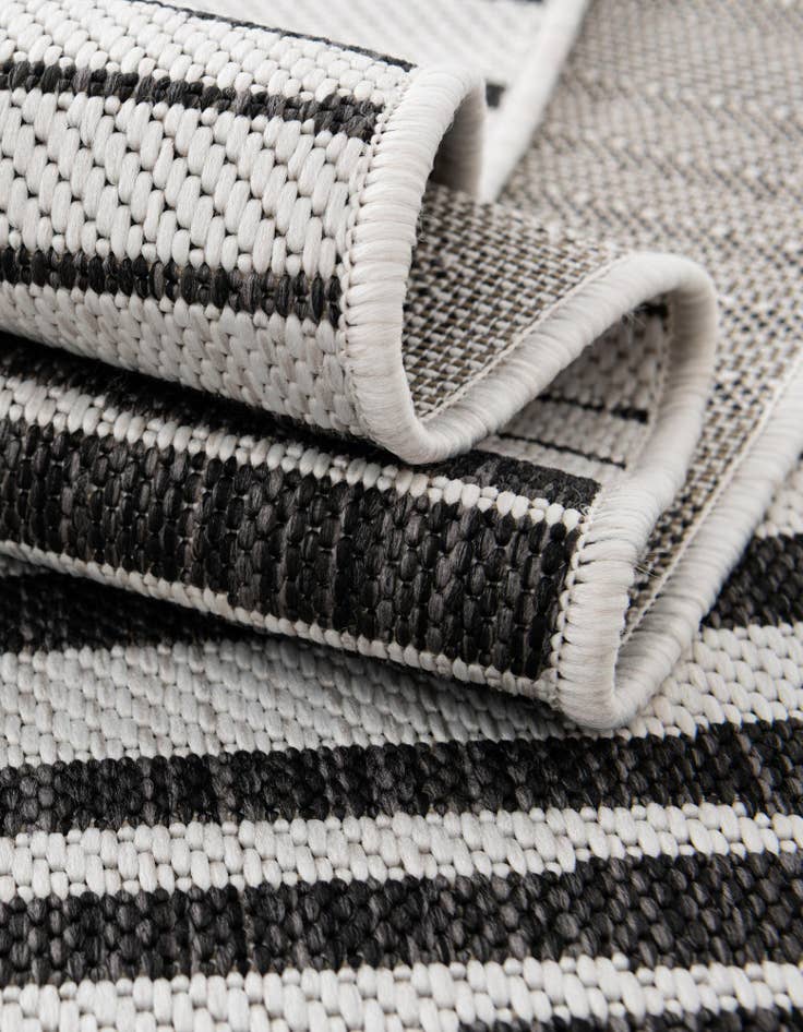 Detail image of  13' x 13'  Washable Modern Indoor / Outdoor Round Rug