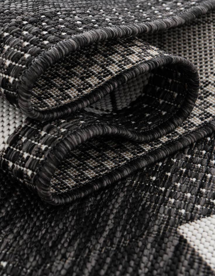 Detail image of  4' x 4'  Washable Modern Indoor / Outdoor Round Rug